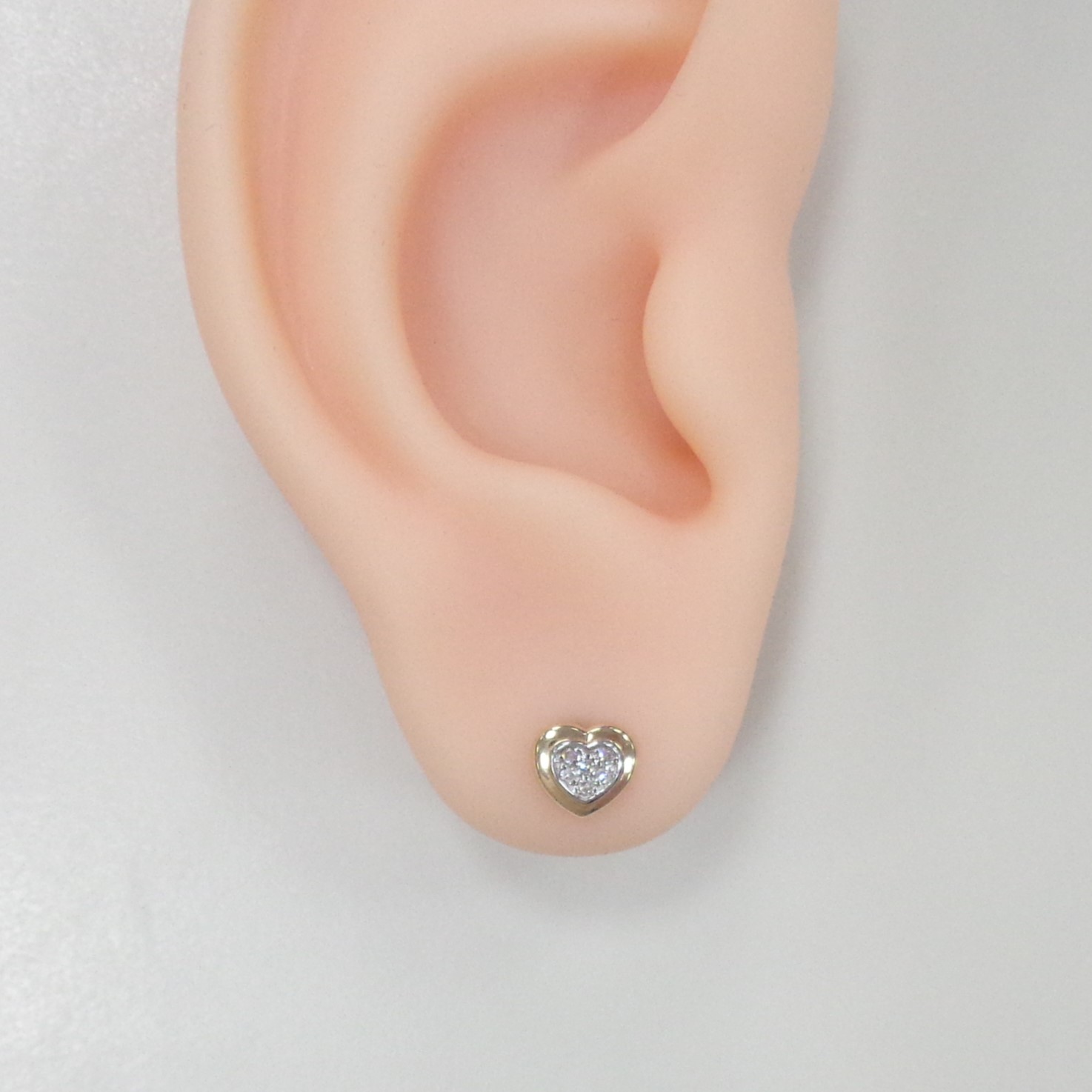 Золотые серьги-пусеты 585 пробы; родий; вставки 12 Бр.Кр-17 0,050 2/2А